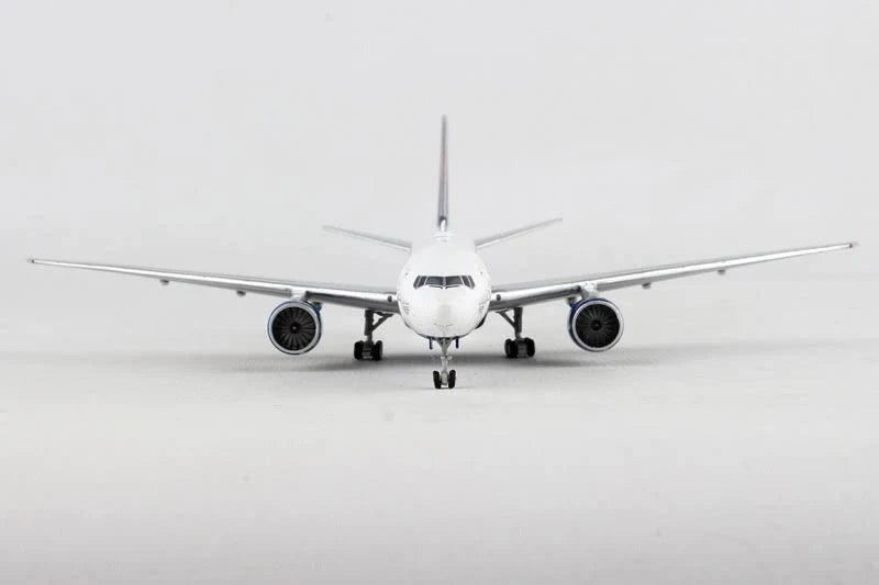 1:400 Boeing 777-200LR Delta Air Lines J39552