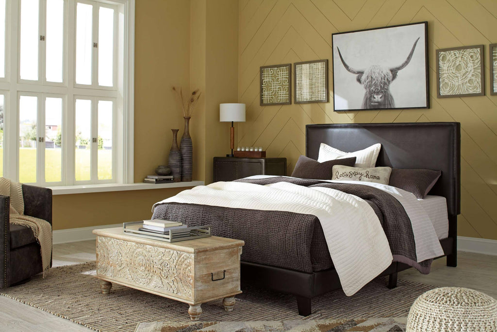 Queen Upholstered Bed S2085