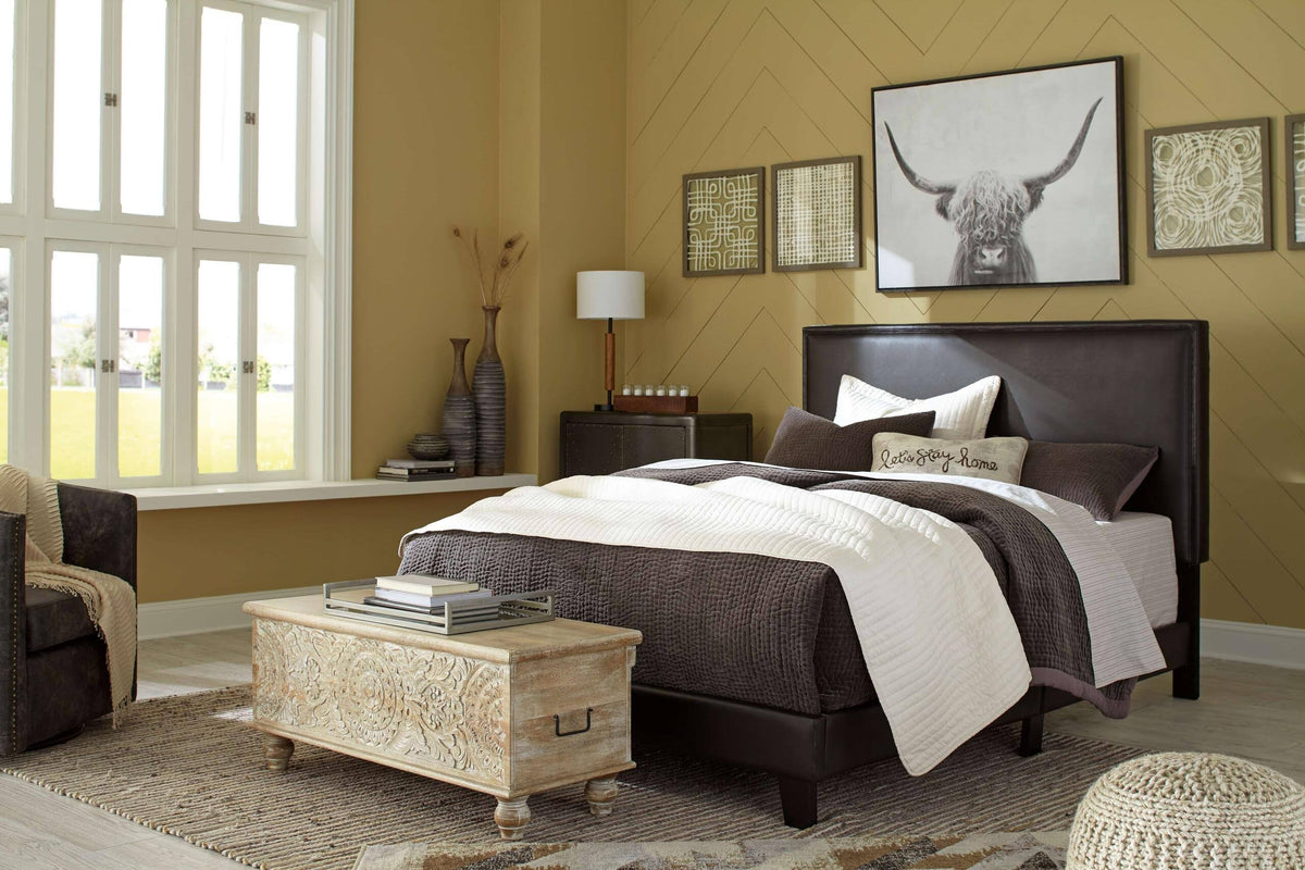 Queen Upholstered Bed S2085