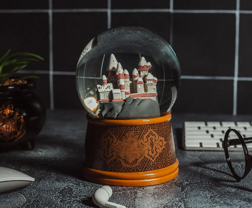 Harry Potter Hogwarts Castle Collectible Snow Globe I62497