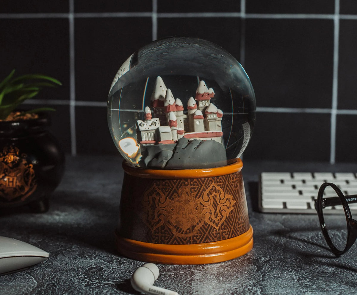 Harry Potter Hogwarts Castle Collectible Snow Globe I62497