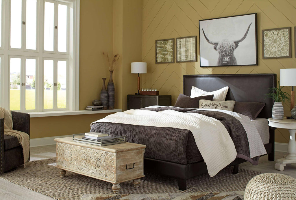 Queen Upholstered Bed S2085