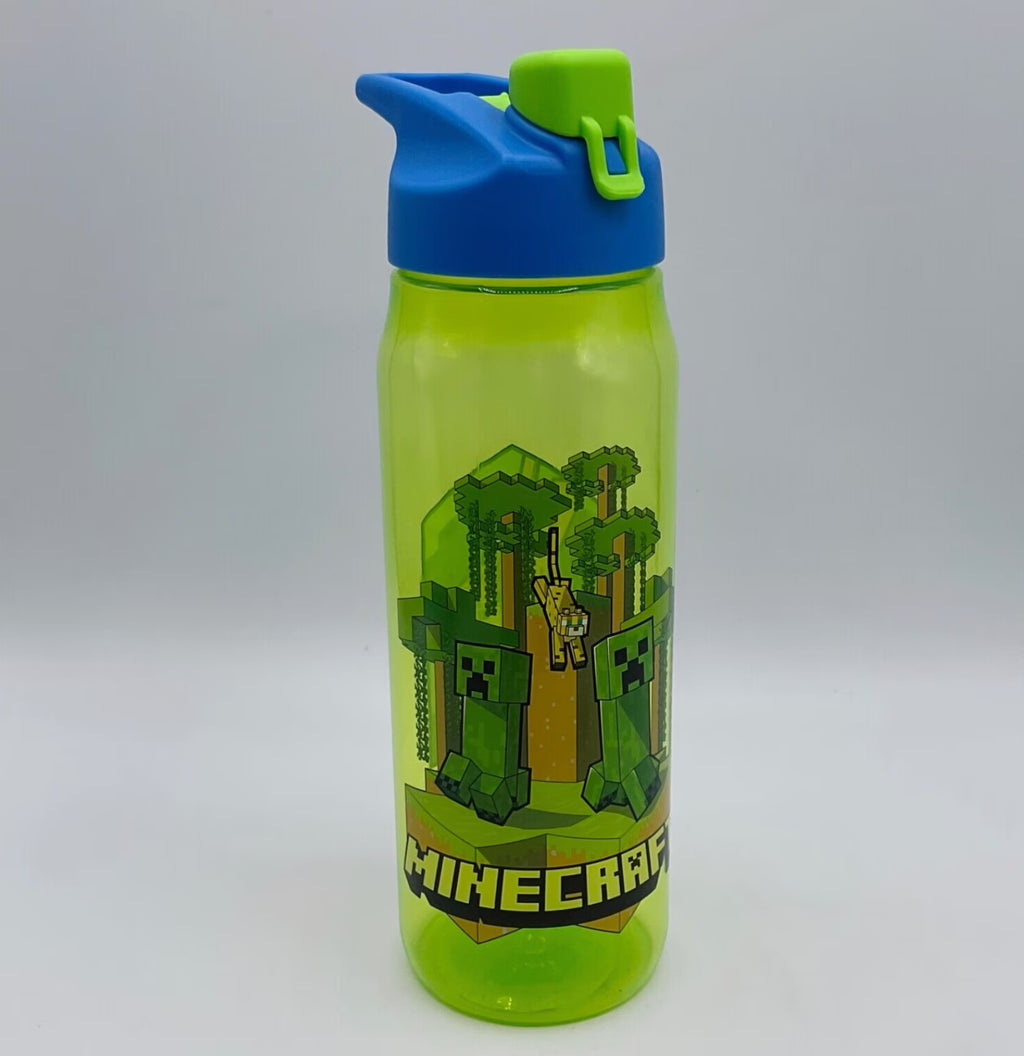 Green Water Bottle 20 oz Reusable Plastic N67744
