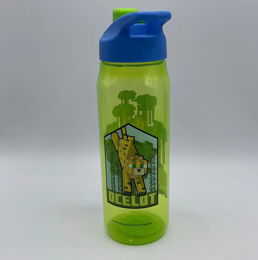Green Water Bottle 20 oz Reusable Plastic N67744