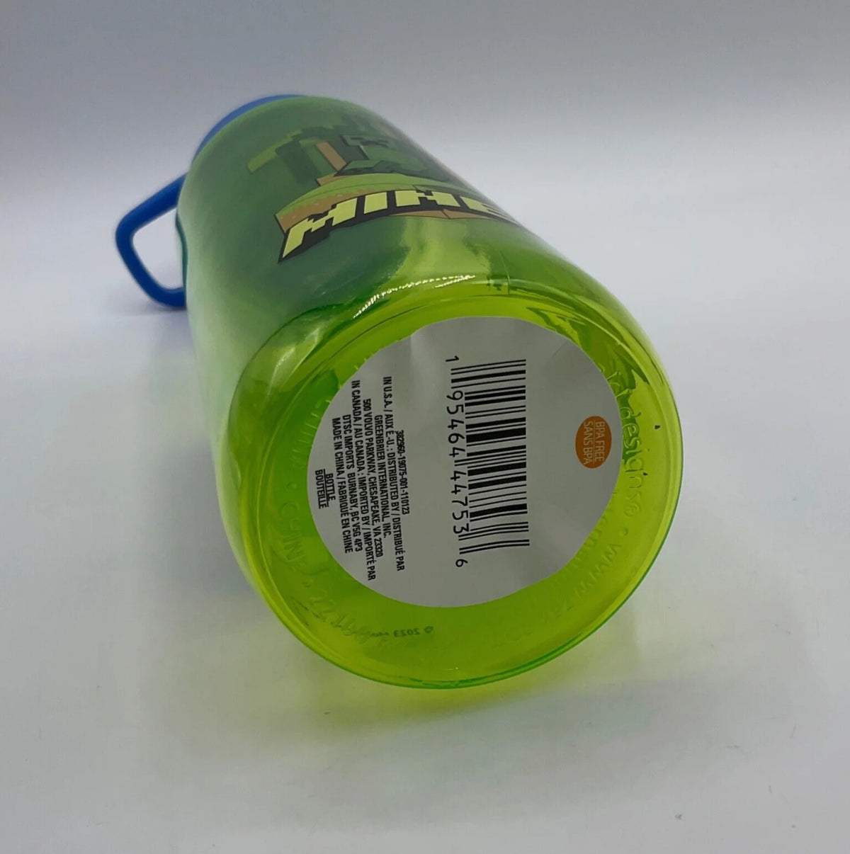 Green Water Bottle 20 oz Reusable Plastic N67744
