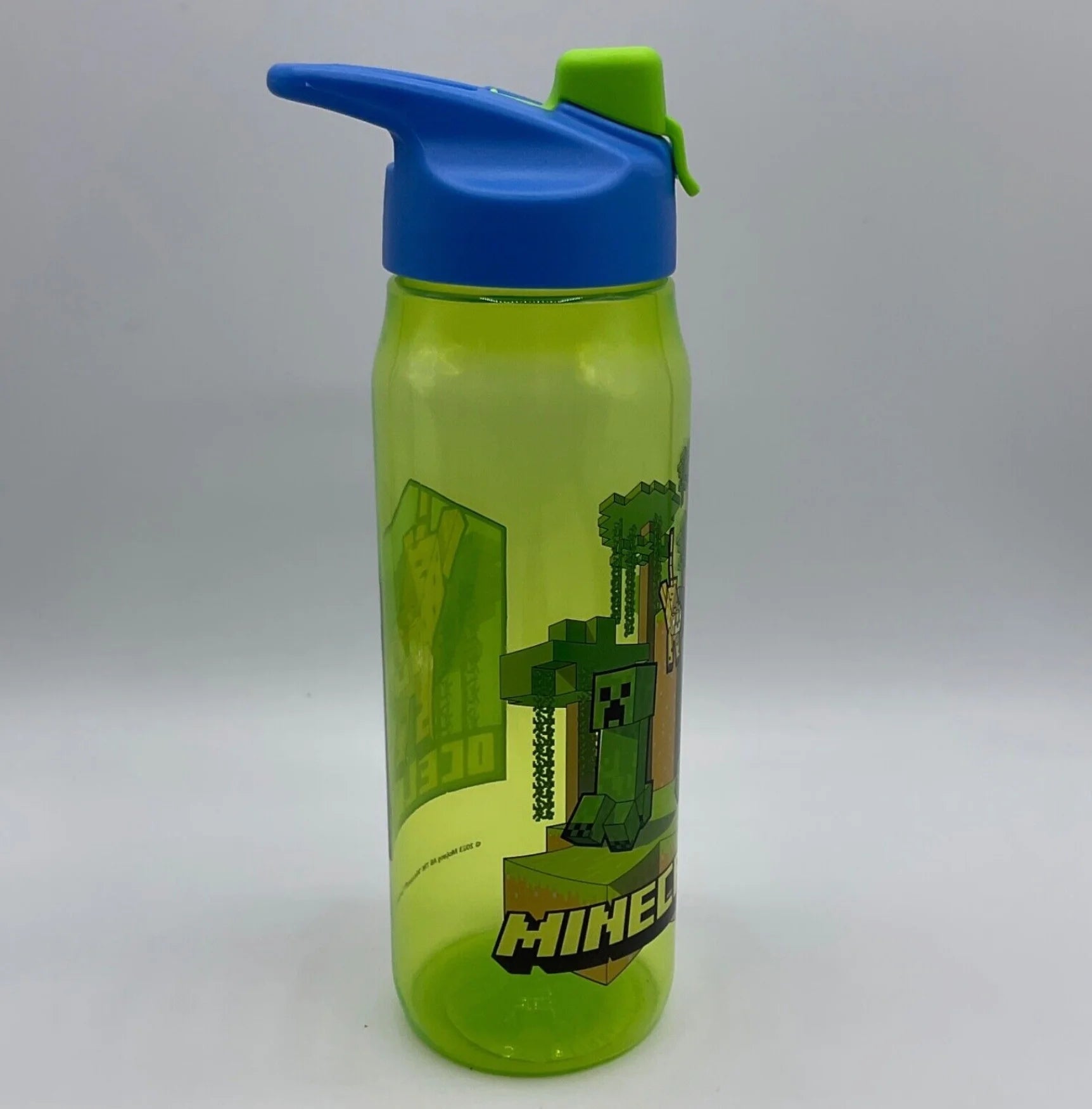 Green Water Bottle 20 oz Reusable Plastic N67744