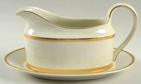 Antique Lace Gravy Boat & Underplate R877