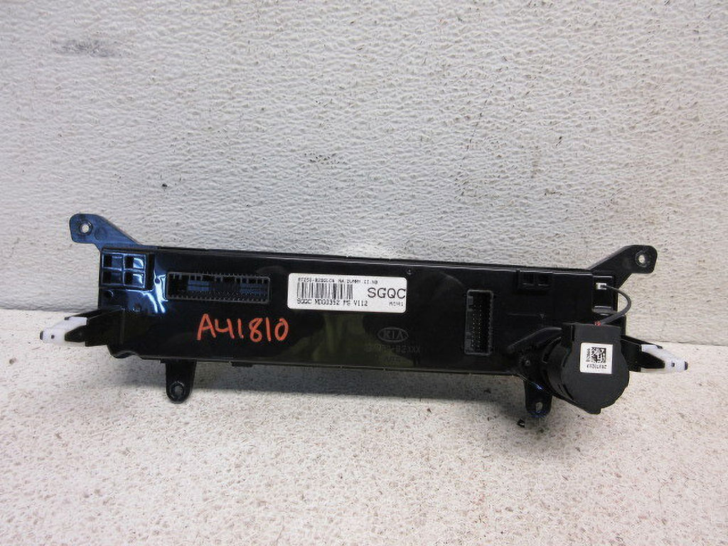 Pre-Owned Kia Soul Heat A/C Temperature Control Unit Z42232