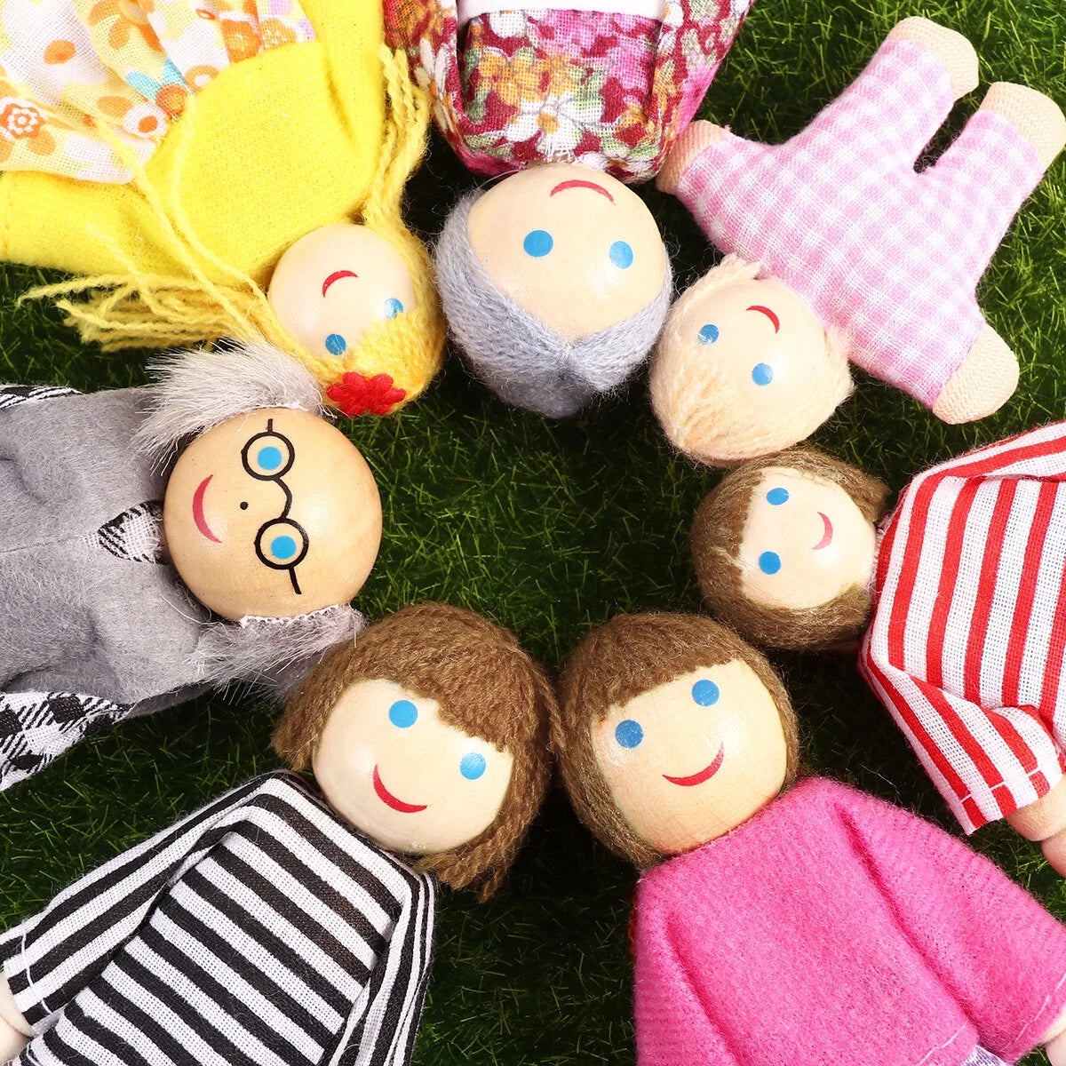 7pcs Wooden Dolls Pretend Play Set F8566